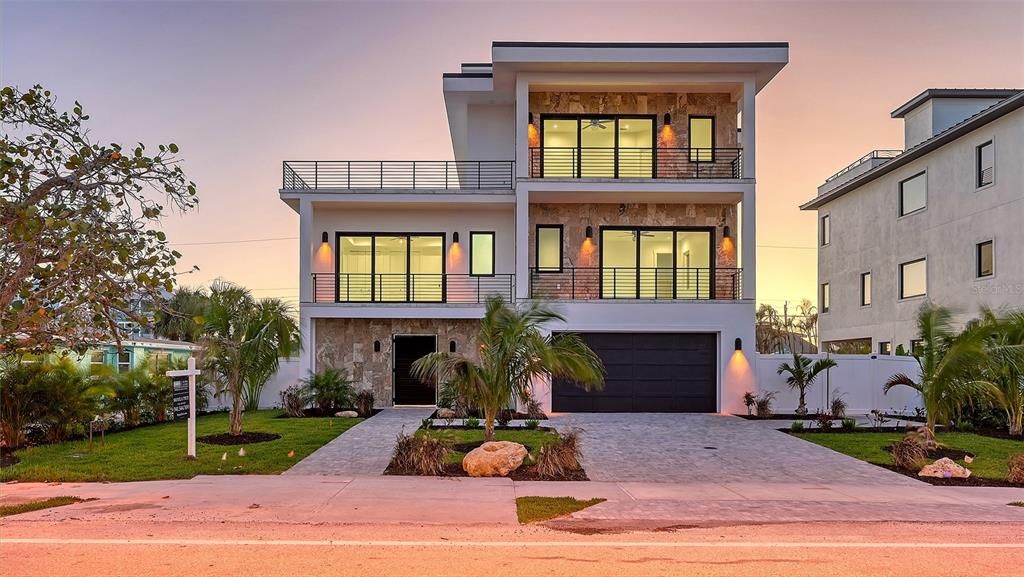 En Venta: $2,399,999 (6 camas, 4 baños, 3753 Pies cuadrados)