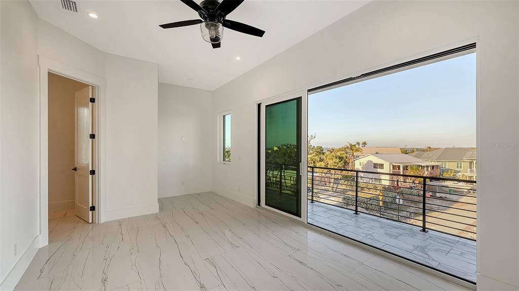 En Venta: $2,399,999 (6 camas, 4 baños, 3753 Pies cuadrados)