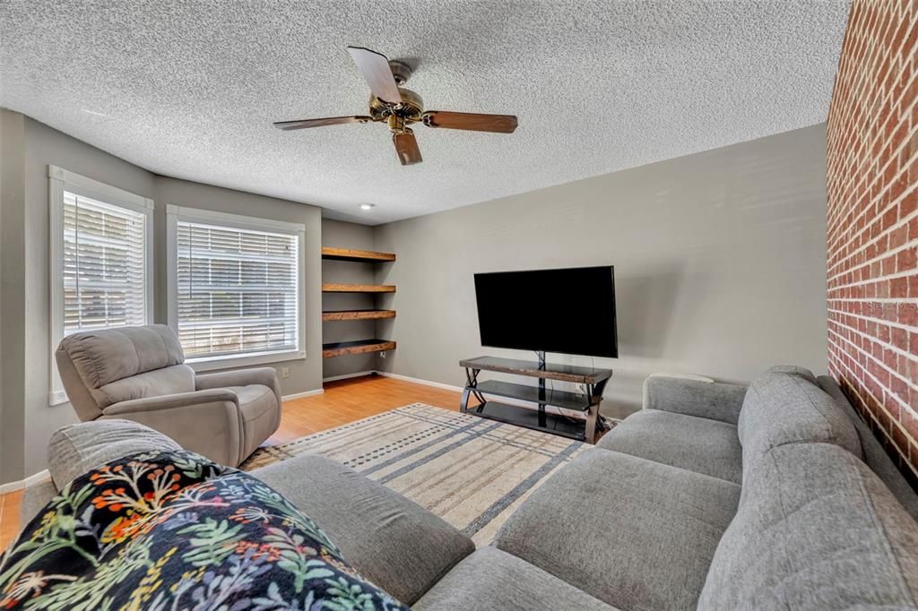 Active With Contract: $247,500 (2 beds, 2 baths, 1390 Square Feet)