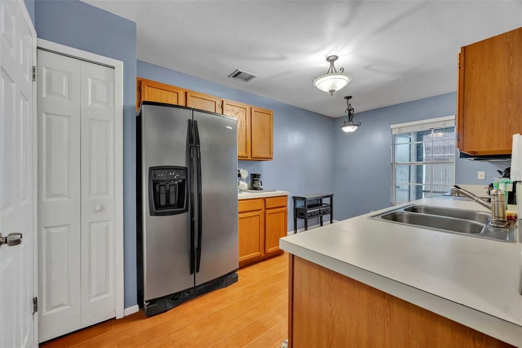 Active With Contract: $247,500 (2 beds, 2 baths, 1390 Square Feet)