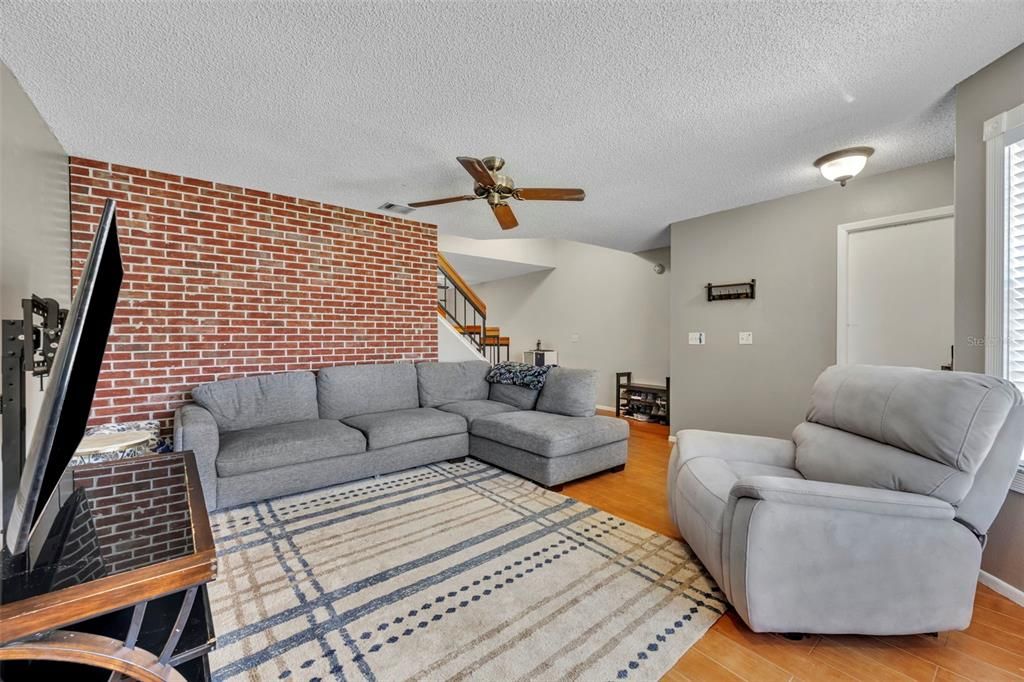 Active With Contract: $247,500 (2 beds, 2 baths, 1390 Square Feet)