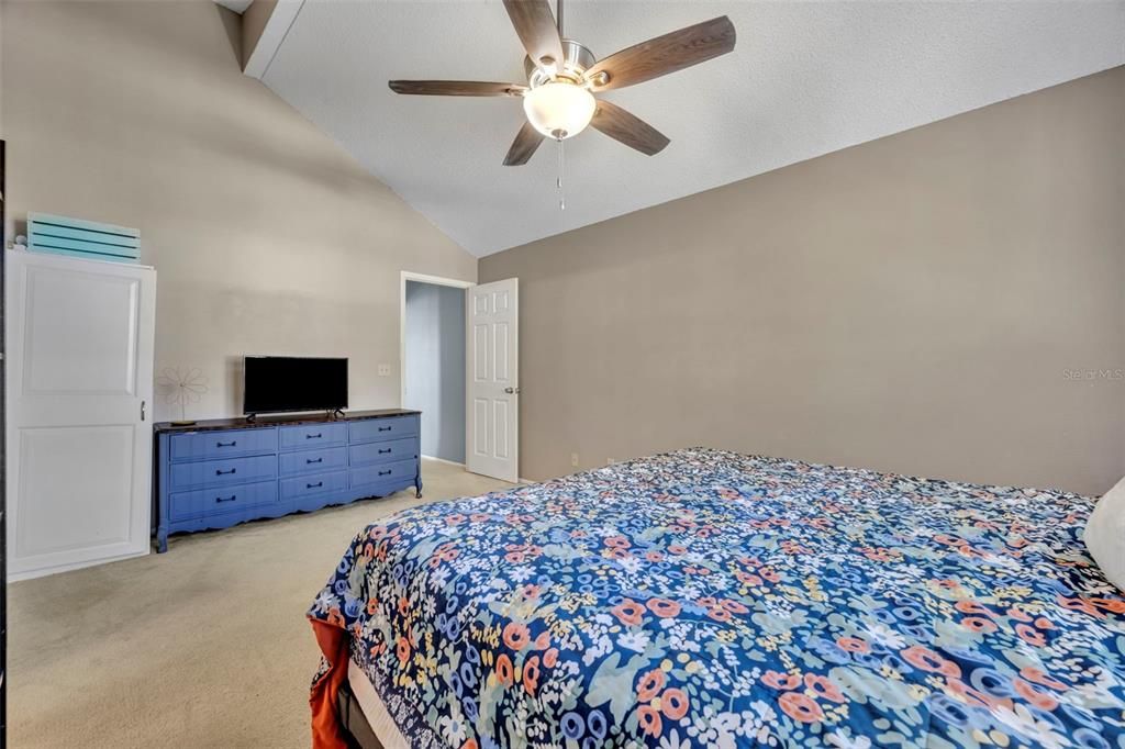 Active With Contract: $247,500 (2 beds, 2 baths, 1390 Square Feet)