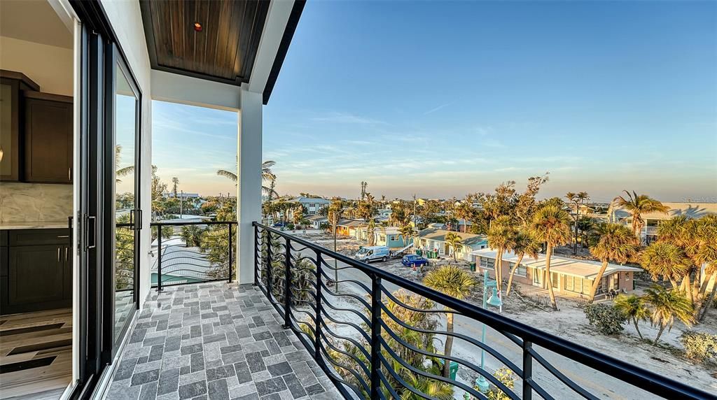 待售: $1,899,999 (3 贝兹, 2 浴室, 2665 平方英尺)