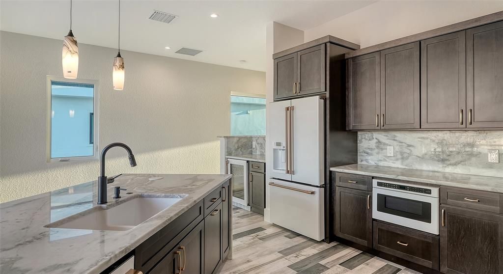 待售: $1,899,999 (3 贝兹, 2 浴室, 2665 平方英尺)