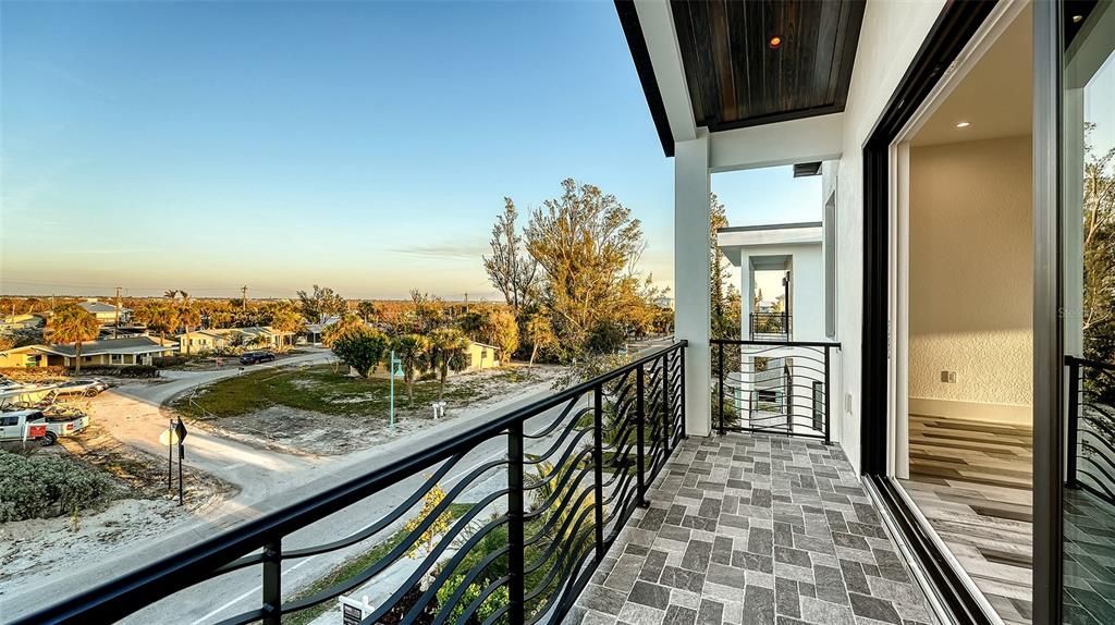 待售: $1,899,999 (3 贝兹, 2 浴室, 2665 平方英尺)