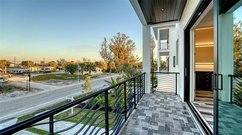 待售: $1,899,999 (3 贝兹, 2 浴室, 2665 平方英尺)