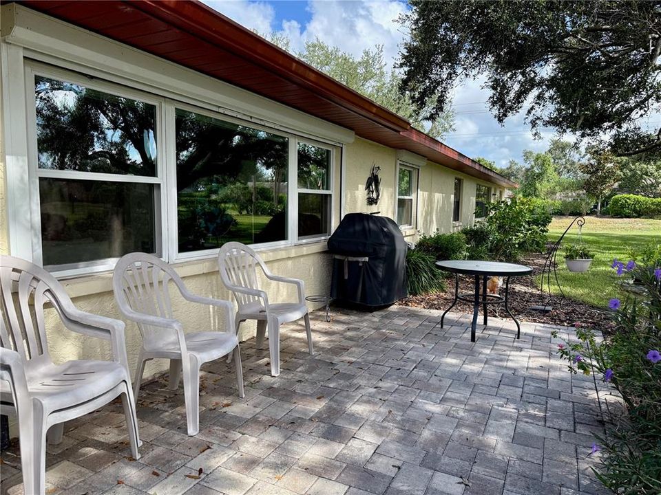 合同活跃: $215,000 (2 贝兹, 2 浴室, 1661 平方英尺)