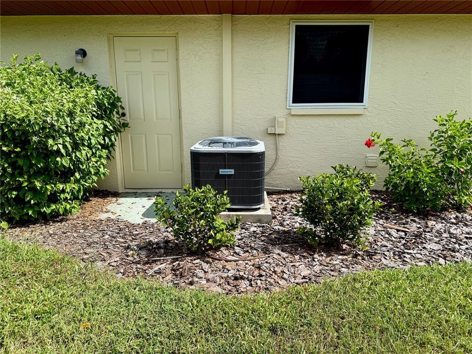 合同活跃: $215,000 (2 贝兹, 2 浴室, 1661 平方英尺)