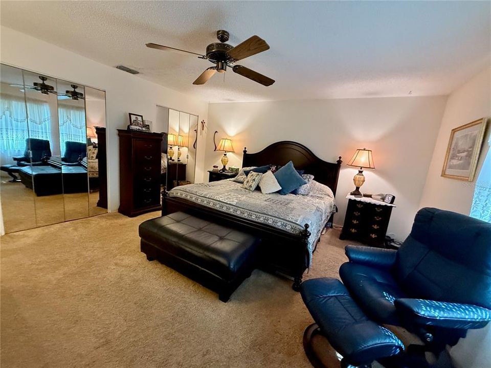 合同活跃: $215,000 (2 贝兹, 2 浴室, 1661 平方英尺)