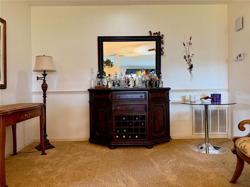 合同活跃: $215,000 (2 贝兹, 2 浴室, 1661 平方英尺)