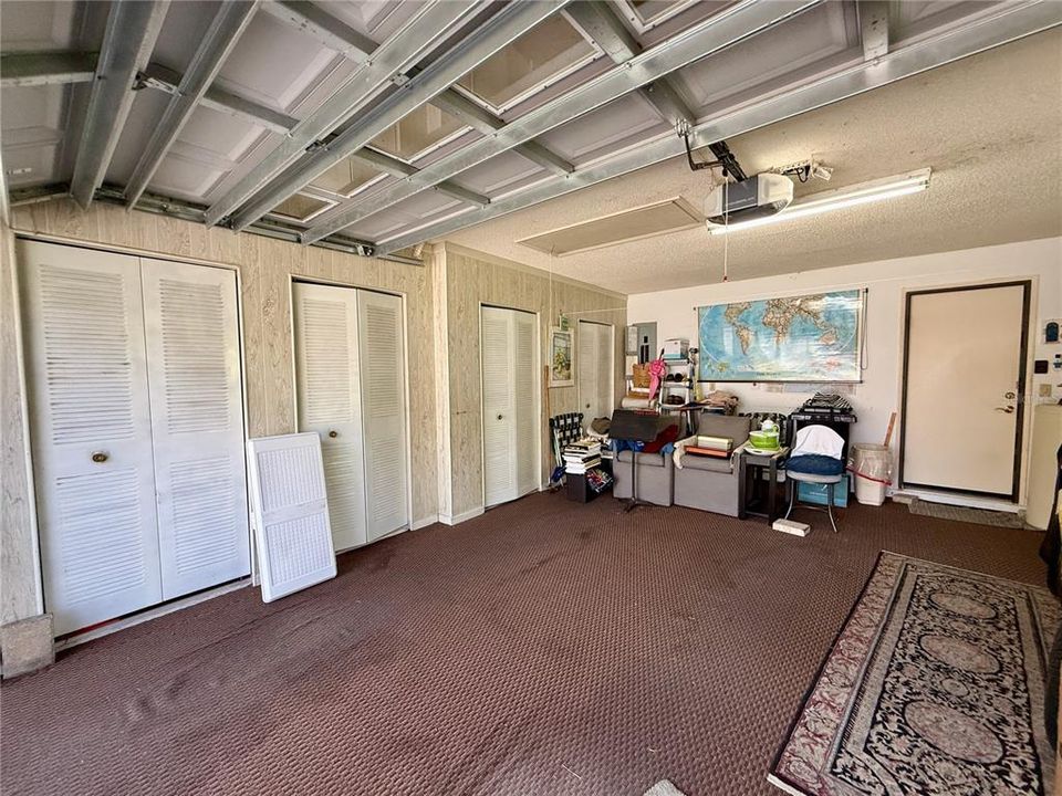 合同活跃: $215,000 (2 贝兹, 2 浴室, 1661 平方英尺)