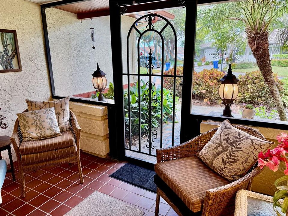 合同活跃: $215,000 (2 贝兹, 2 浴室, 1661 平方英尺)