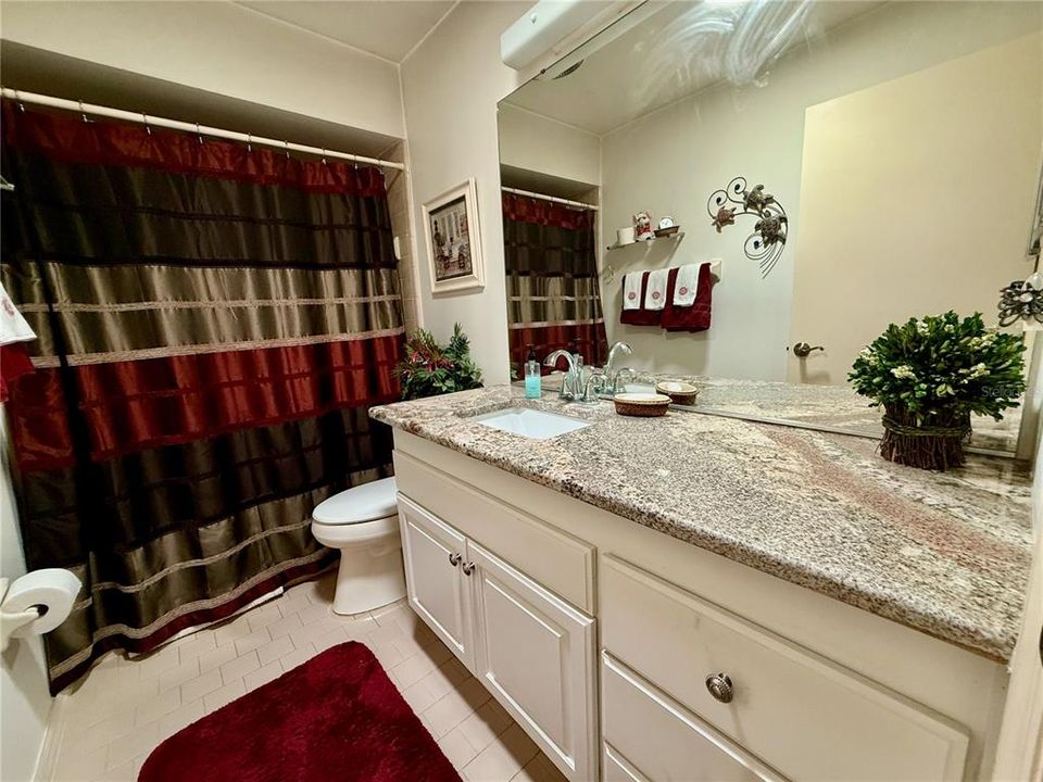 合同活跃: $215,000 (2 贝兹, 2 浴室, 1661 平方英尺)