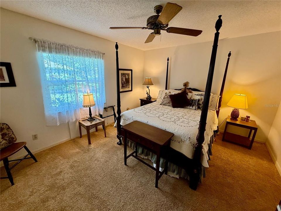 合同活跃: $215,000 (2 贝兹, 2 浴室, 1661 平方英尺)