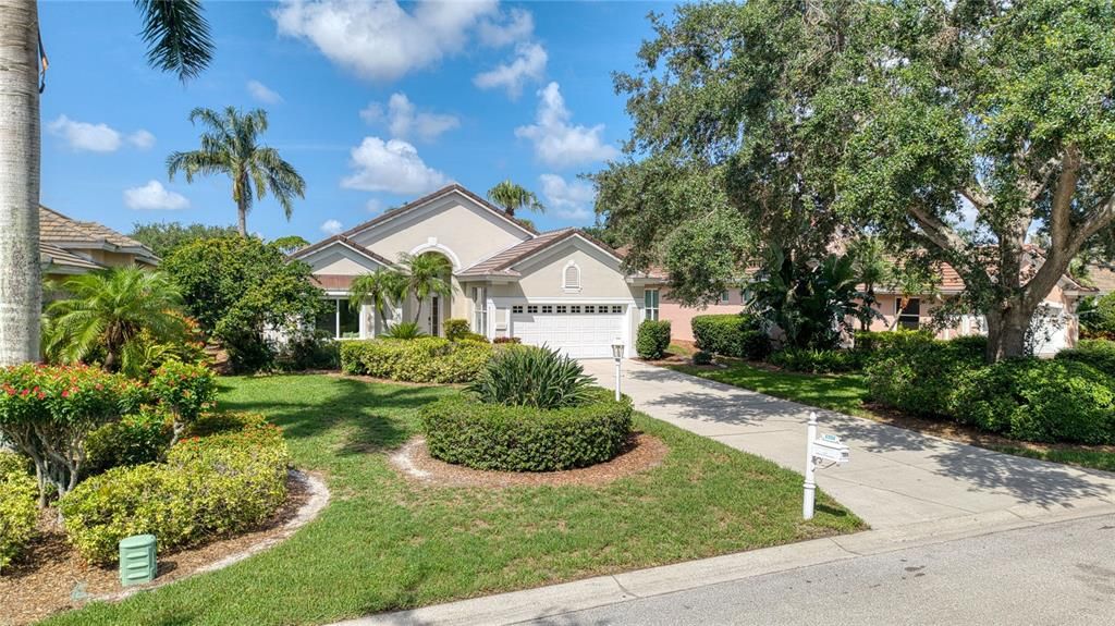 Active With Contract: $699,000 (3 beds, 2 baths, 1928 Square Feet)