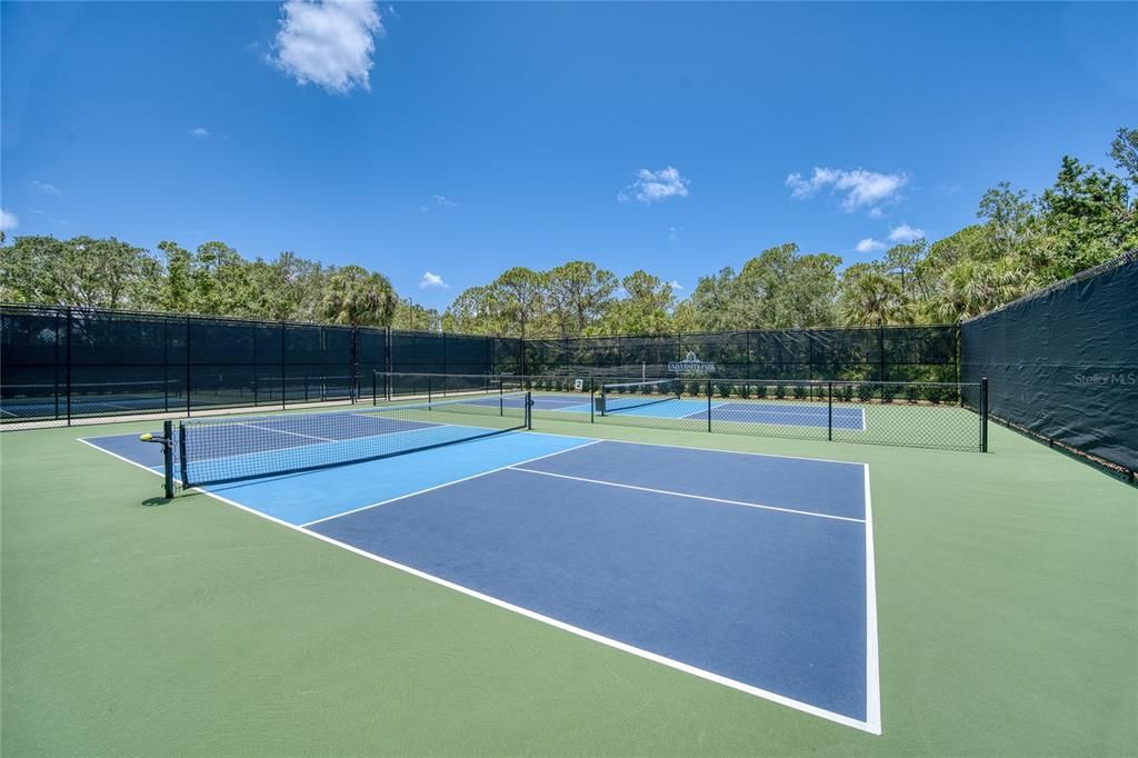 Active With Contract: $699,000 (3 beds, 2 baths, 1928 Square Feet)