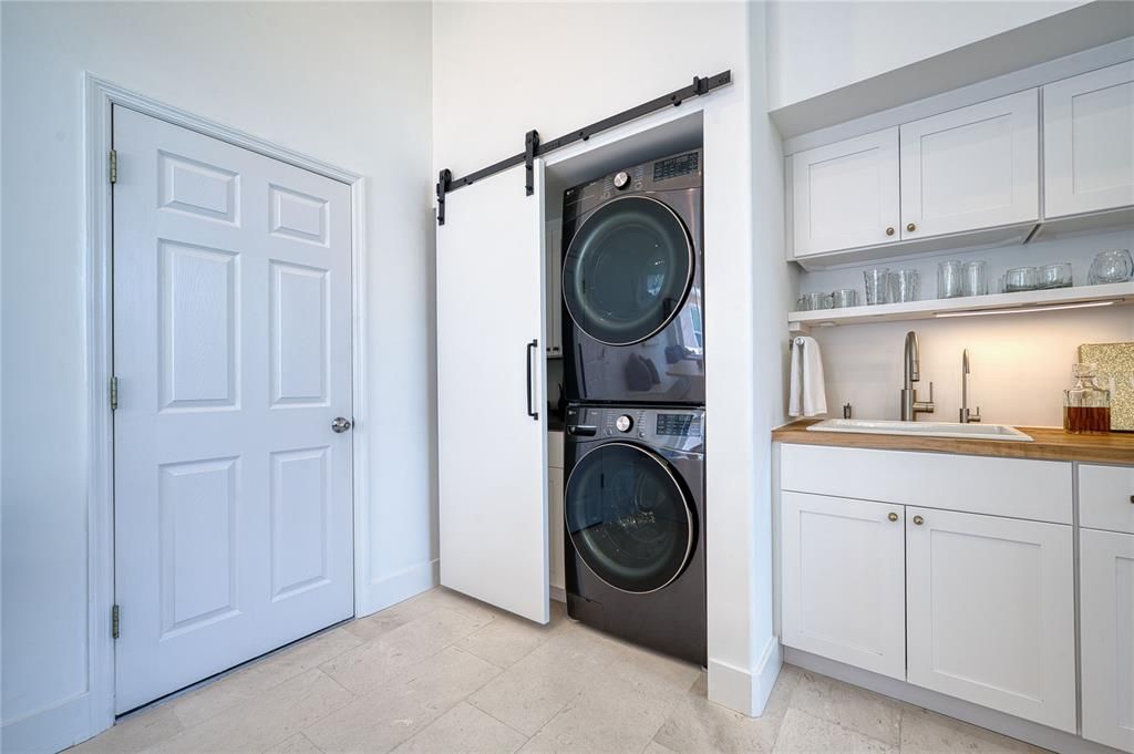 Active With Contract: $699,000 (3 beds, 2 baths, 1928 Square Feet)