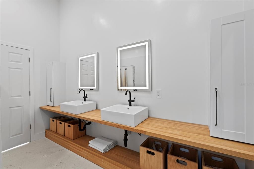 Active With Contract: $699,000 (3 beds, 2 baths, 1928 Square Feet)