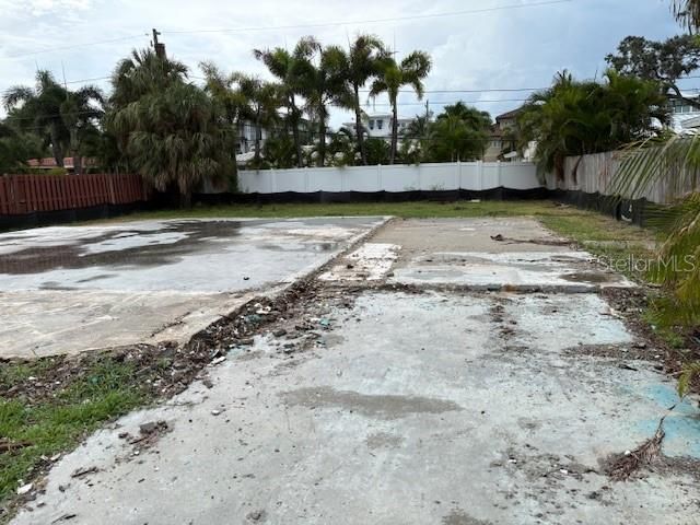 For Sale: $279,900 (0.14 acres)