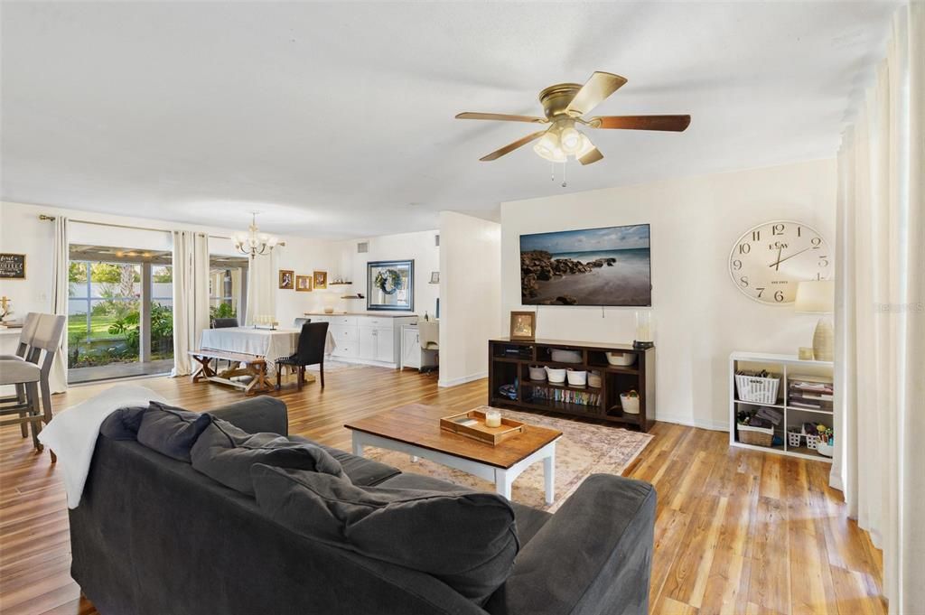 Activo con contrato: $275,000 (2 camas, 2 baños, 1551 Pies cuadrados)