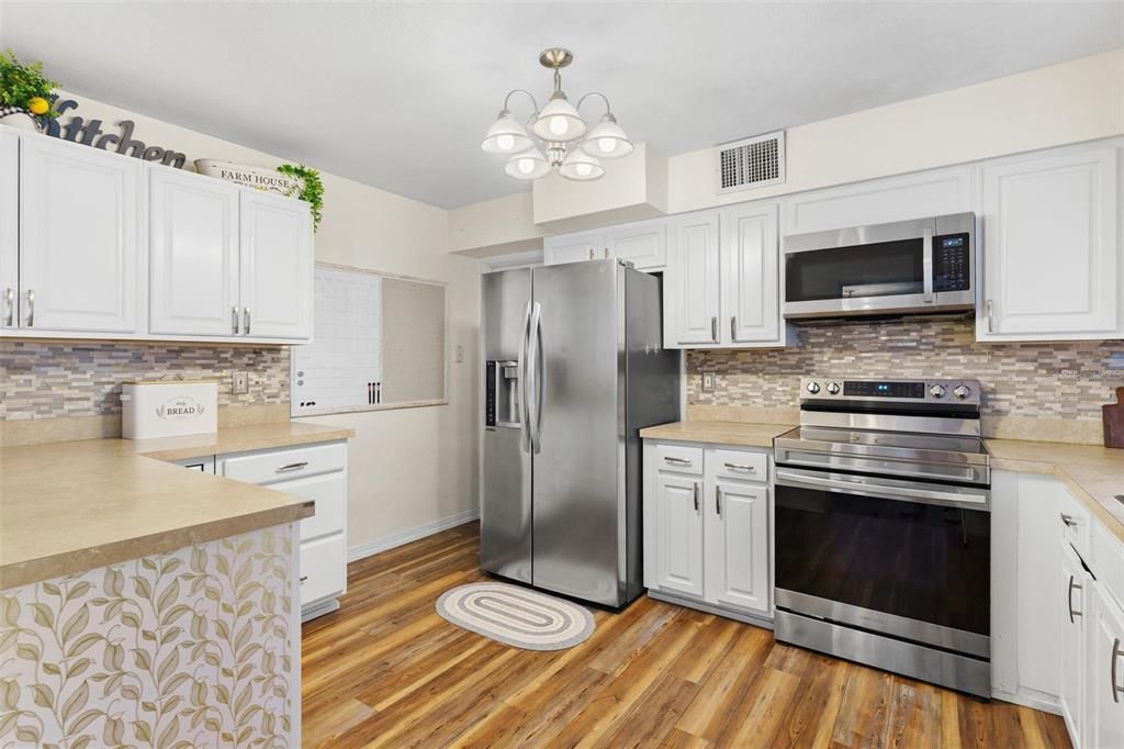 Activo con contrato: $275,000 (2 camas, 2 baños, 1551 Pies cuadrados)