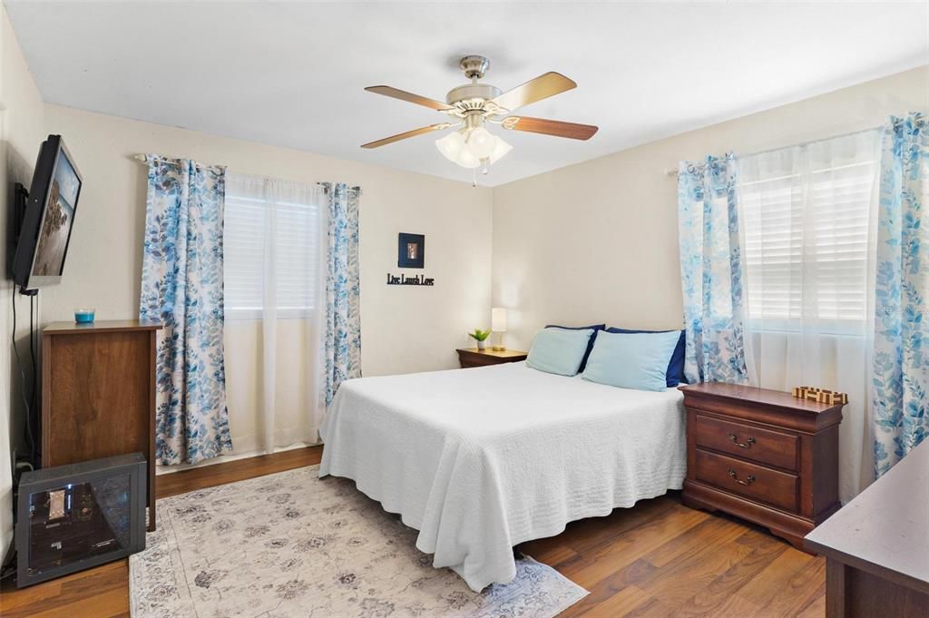 Activo con contrato: $275,000 (2 camas, 2 baños, 1551 Pies cuadrados)