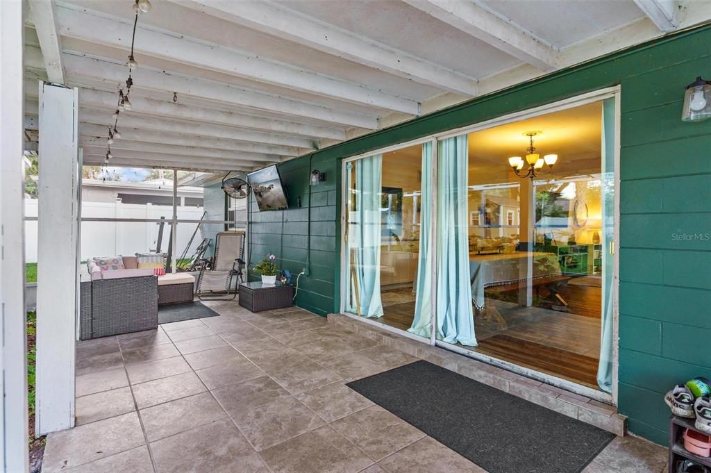 Activo con contrato: $275,000 (2 camas, 2 baños, 1551 Pies cuadrados)