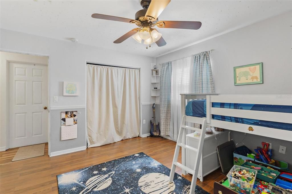 Activo con contrato: $275,000 (2 camas, 2 baños, 1551 Pies cuadrados)