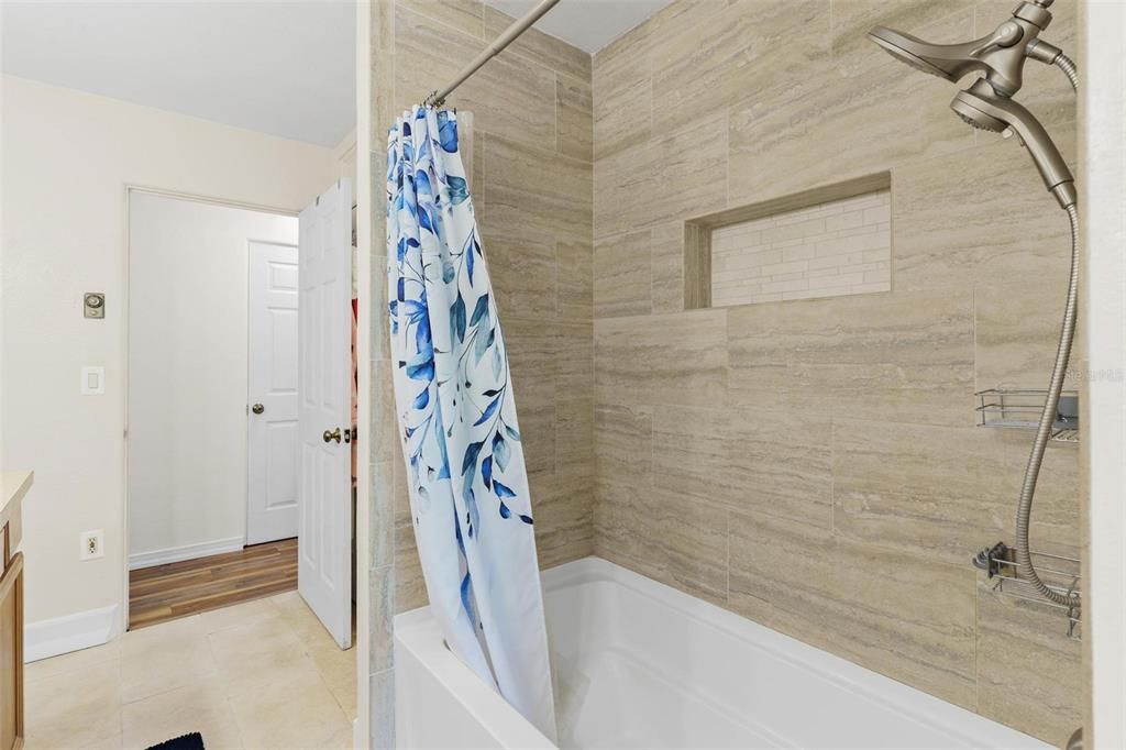 Activo con contrato: $275,000 (2 camas, 2 baños, 1551 Pies cuadrados)