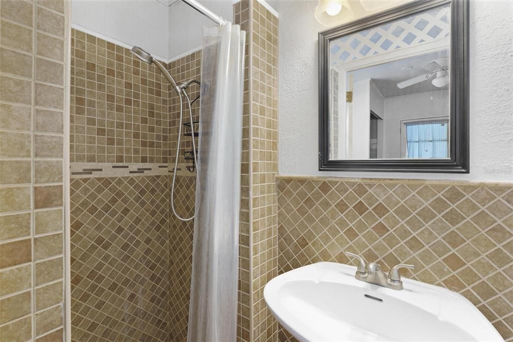 Activo con contrato: $275,000 (2 camas, 2 baños, 1551 Pies cuadrados)