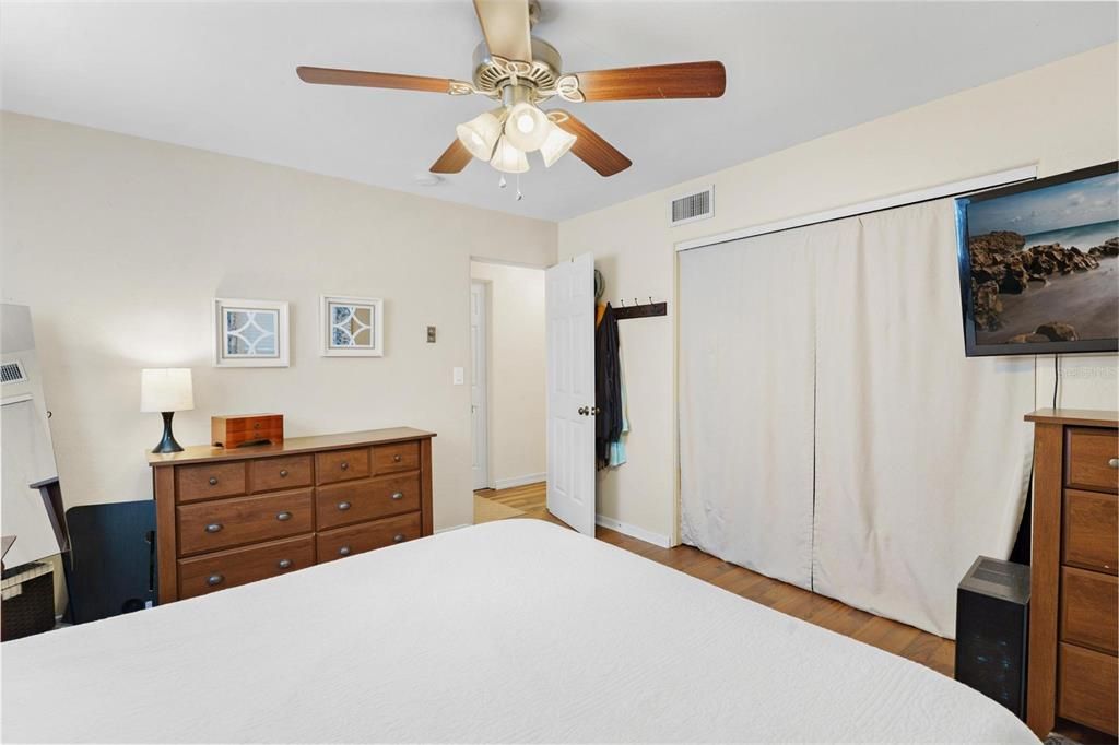 Activo con contrato: $275,000 (2 camas, 2 baños, 1551 Pies cuadrados)