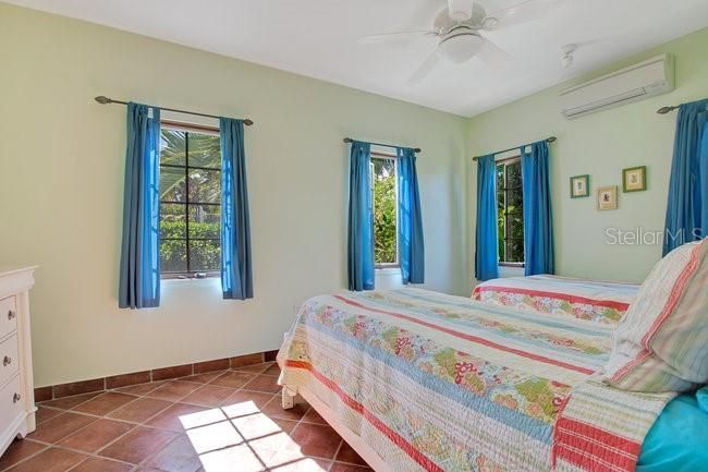 待售: $2,495,000 (5 贝兹, 4 浴室, 3200 平方英尺)