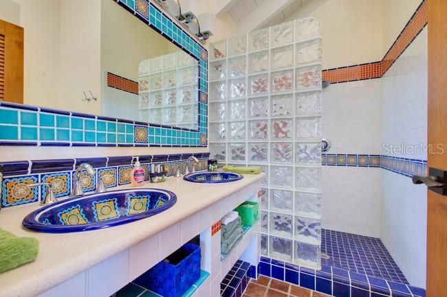 待售: $2,495,000 (5 贝兹, 4 浴室, 3200 平方英尺)