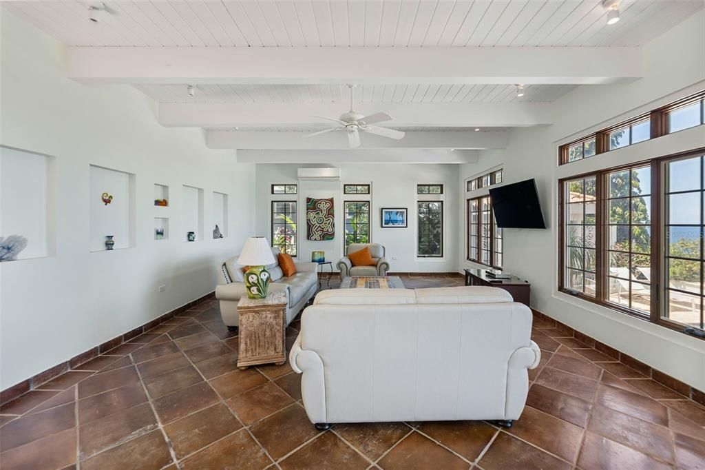 待售: $2,495,000 (5 贝兹, 4 浴室, 3200 平方英尺)