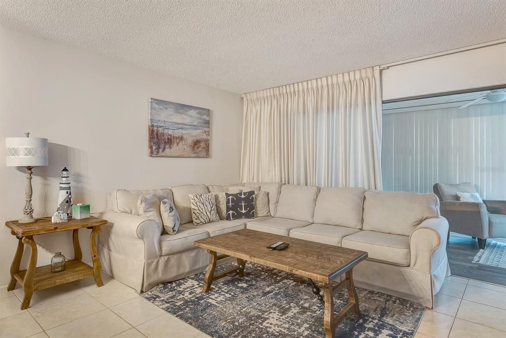 出租: $2,250 (2 贝兹, 2 浴室, 1304 平方英尺)