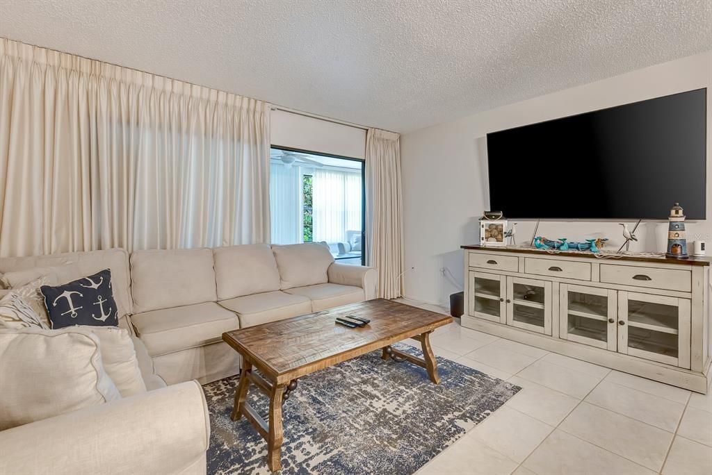 出租: $2,250 (2 贝兹, 2 浴室, 1304 平方英尺)