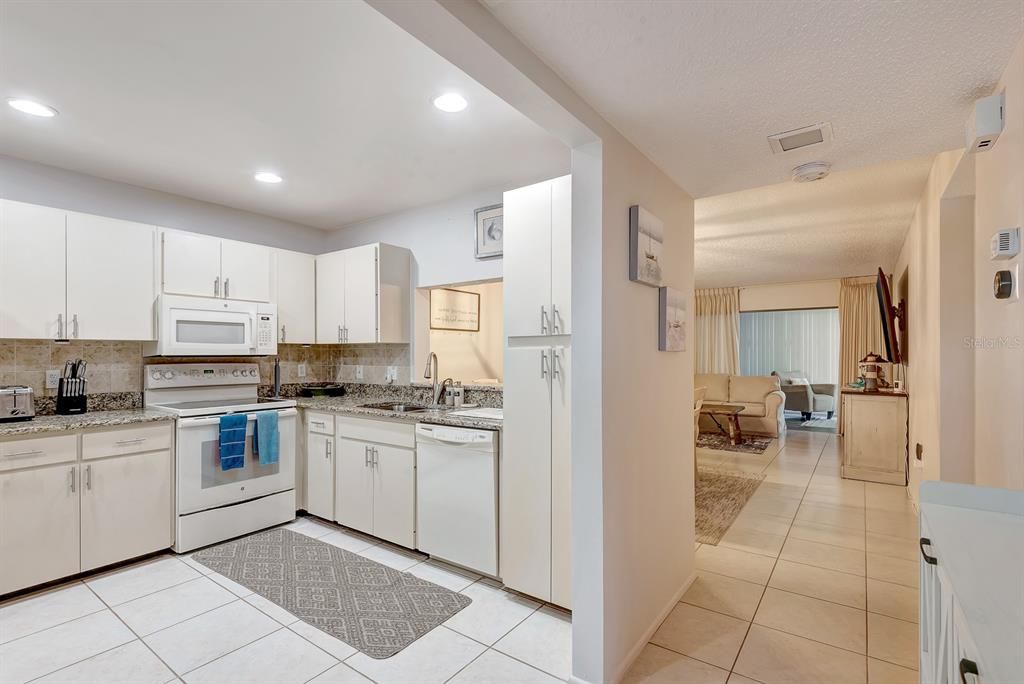 出租: $2,250 (2 贝兹, 2 浴室, 1304 平方英尺)