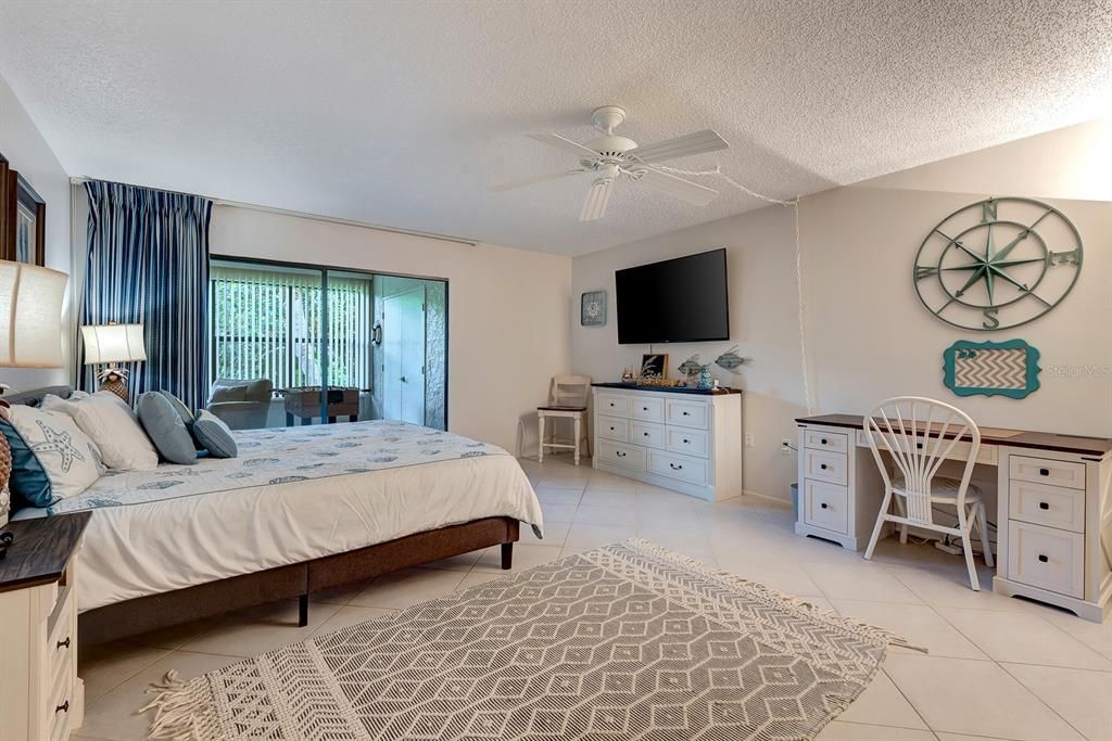 出租: $2,250 (2 贝兹, 2 浴室, 1304 平方英尺)