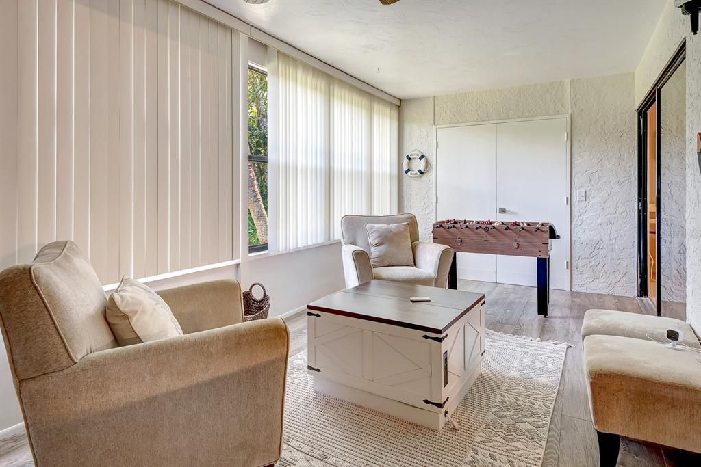 出租: $2,250 (2 贝兹, 2 浴室, 1304 平方英尺)