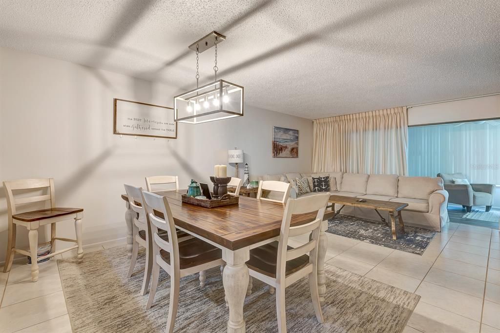 出租: $2,250 (2 贝兹, 2 浴室, 1304 平方英尺)