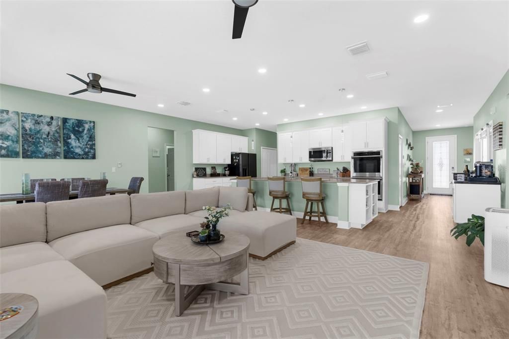 На продажу: $585,000 (5 спален, 3 ванн, 2266 Квадратных фут)