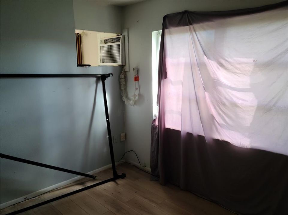 待售: $85,000 (1 贝兹, 1 浴室, 576 平方英尺)