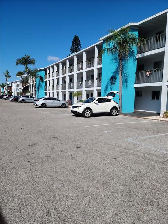 待售: $85,000 (1 贝兹, 1 浴室, 576 平方英尺)