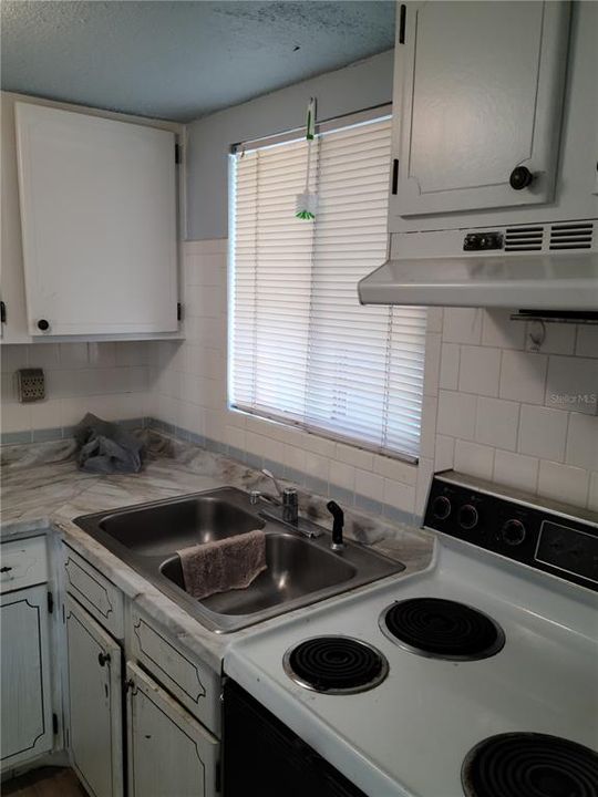 待售: $85,000 (1 贝兹, 1 浴室, 576 平方英尺)