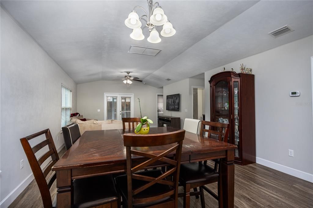 待售: $292,900 (3 贝兹, 2 浴室, 1334 平方英尺)