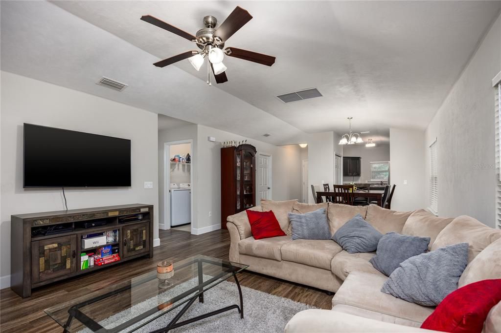 待售: $292,900 (3 贝兹, 2 浴室, 1334 平方英尺)