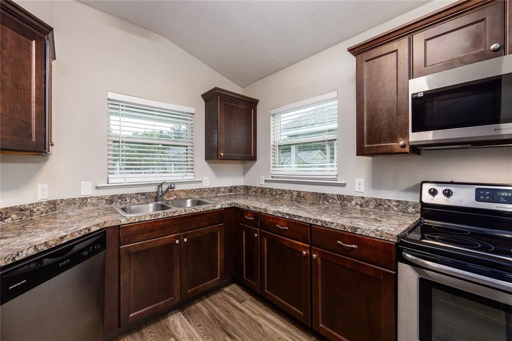 待售: $292,900 (3 贝兹, 2 浴室, 1334 平方英尺)