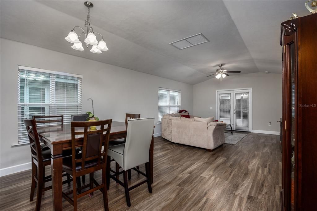 待售: $292,900 (3 贝兹, 2 浴室, 1334 平方英尺)