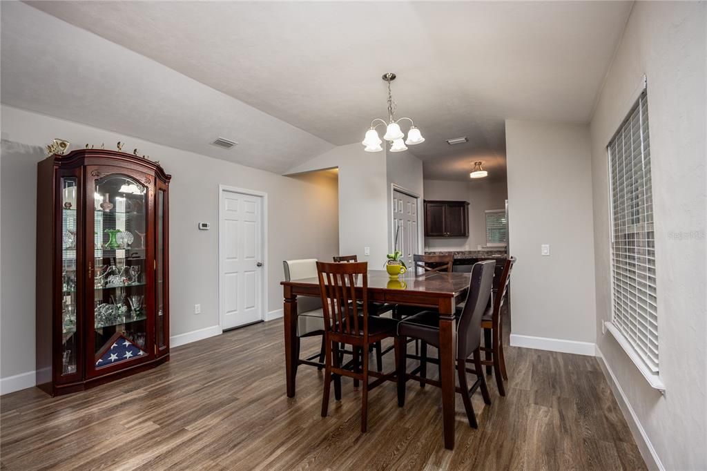 待售: $292,900 (3 贝兹, 2 浴室, 1334 平方英尺)