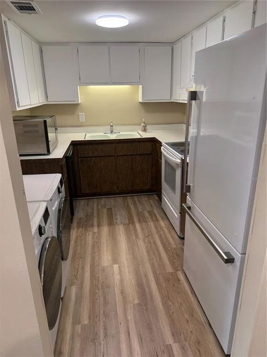 待售: $199,900 (2 贝兹, 2 浴室, 986 平方英尺)